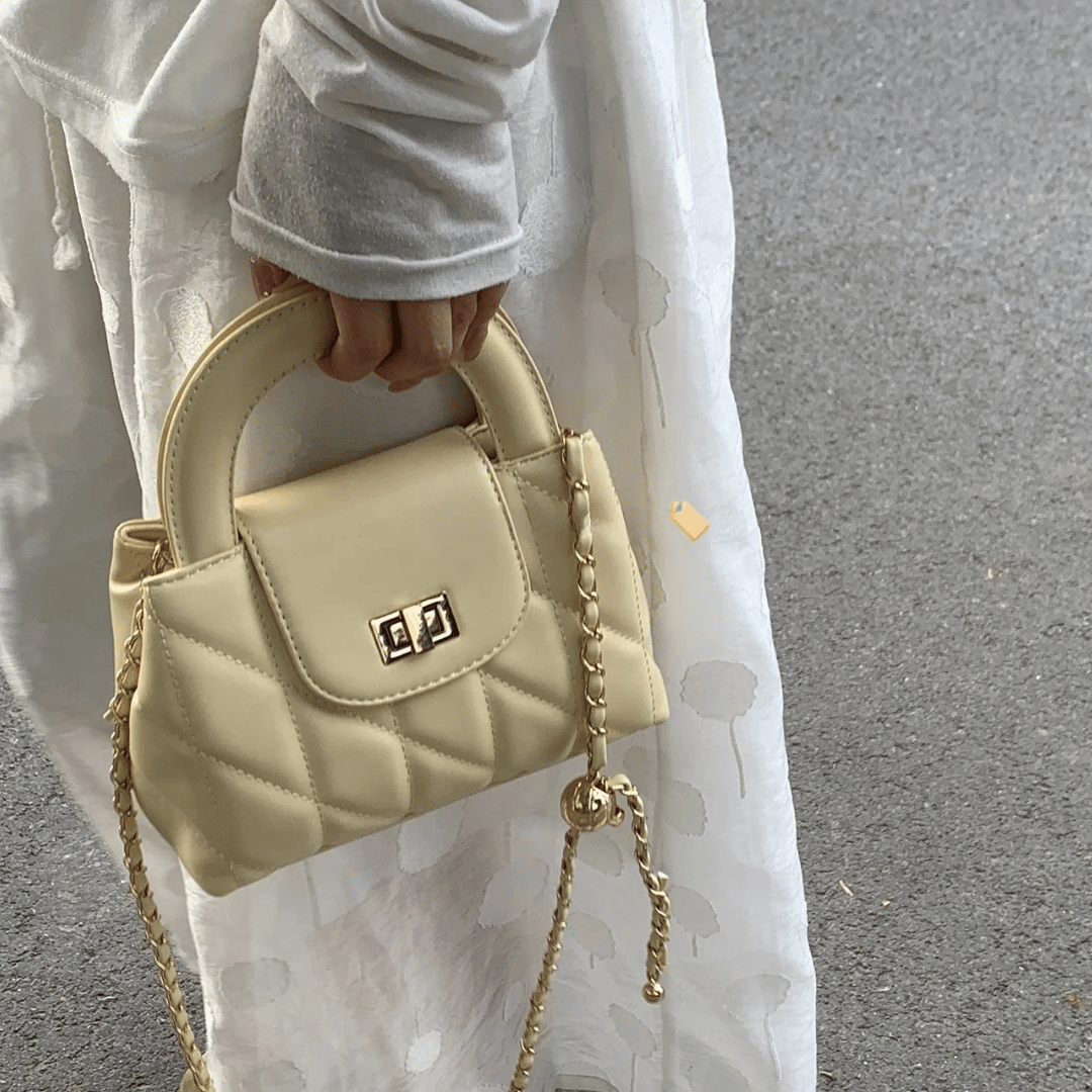 Mini Bolsa Square Matelassê com Corrente e Fecho Metálico