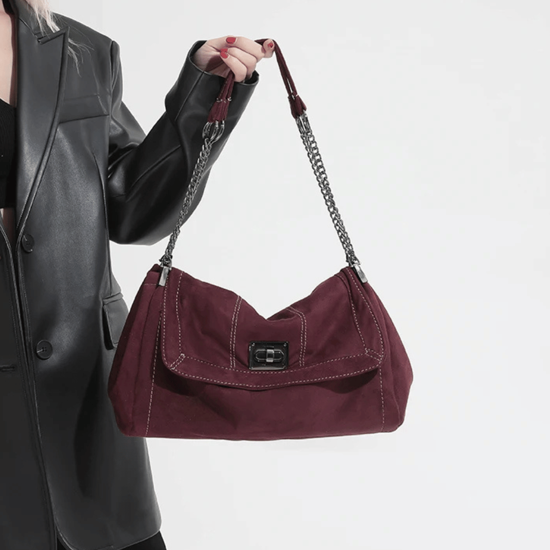 Bolsa Hobo Camurça com Corrente Prateada Grande Capacidade