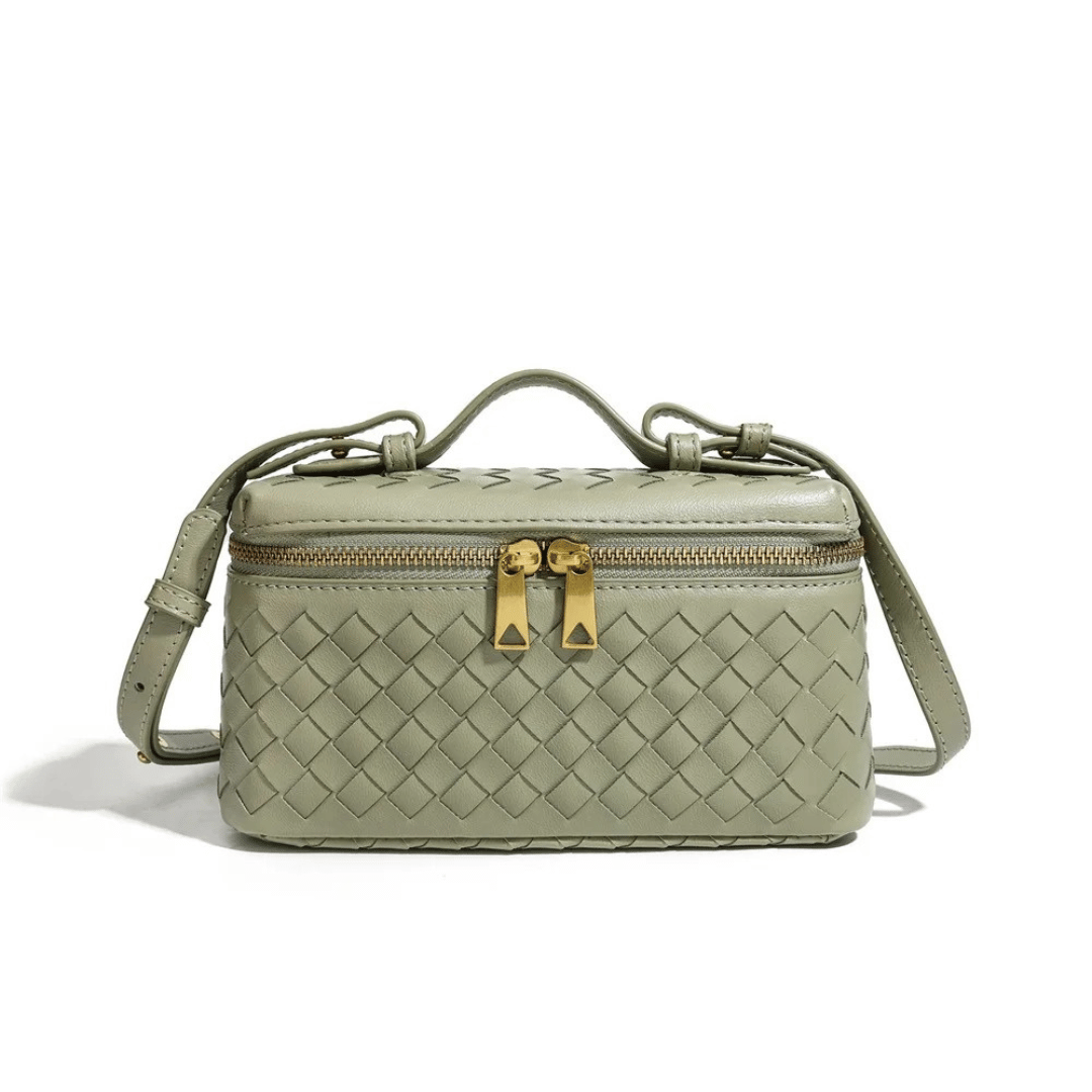 Bolsa Boston Trançada com Zíper Duplo e Alça Tiracolo
