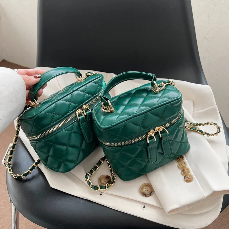 Mini Bolsa Box Matelassê com Corrente Dourada e Alça Superior