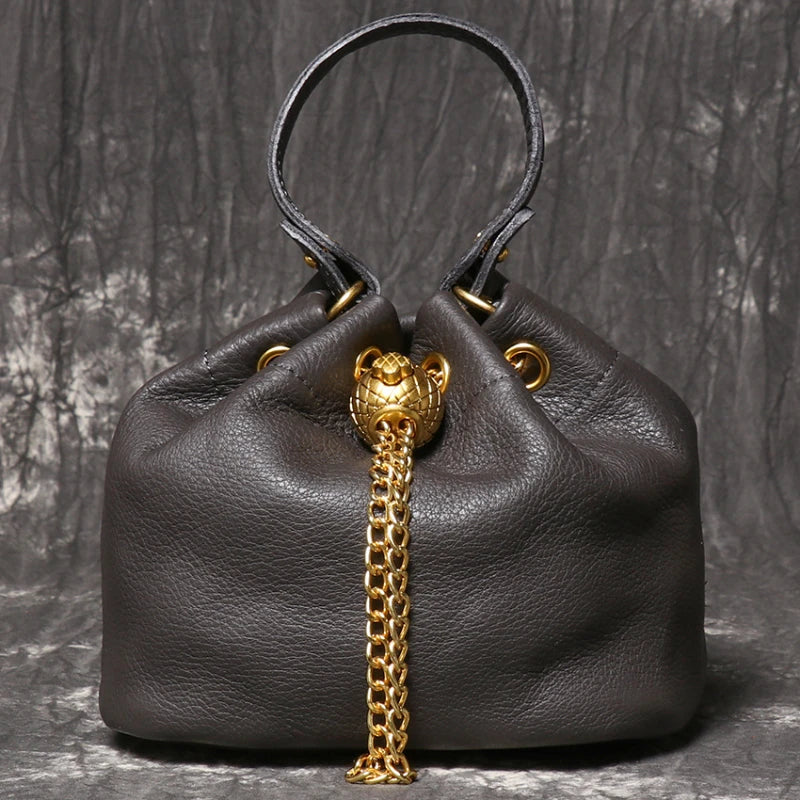 Bolsa Bucket em Couro Legítimo Corrente e Cordão