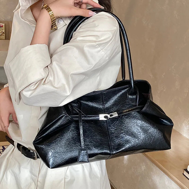Bolsa Tote Grande Soft com Fecho Dourado
