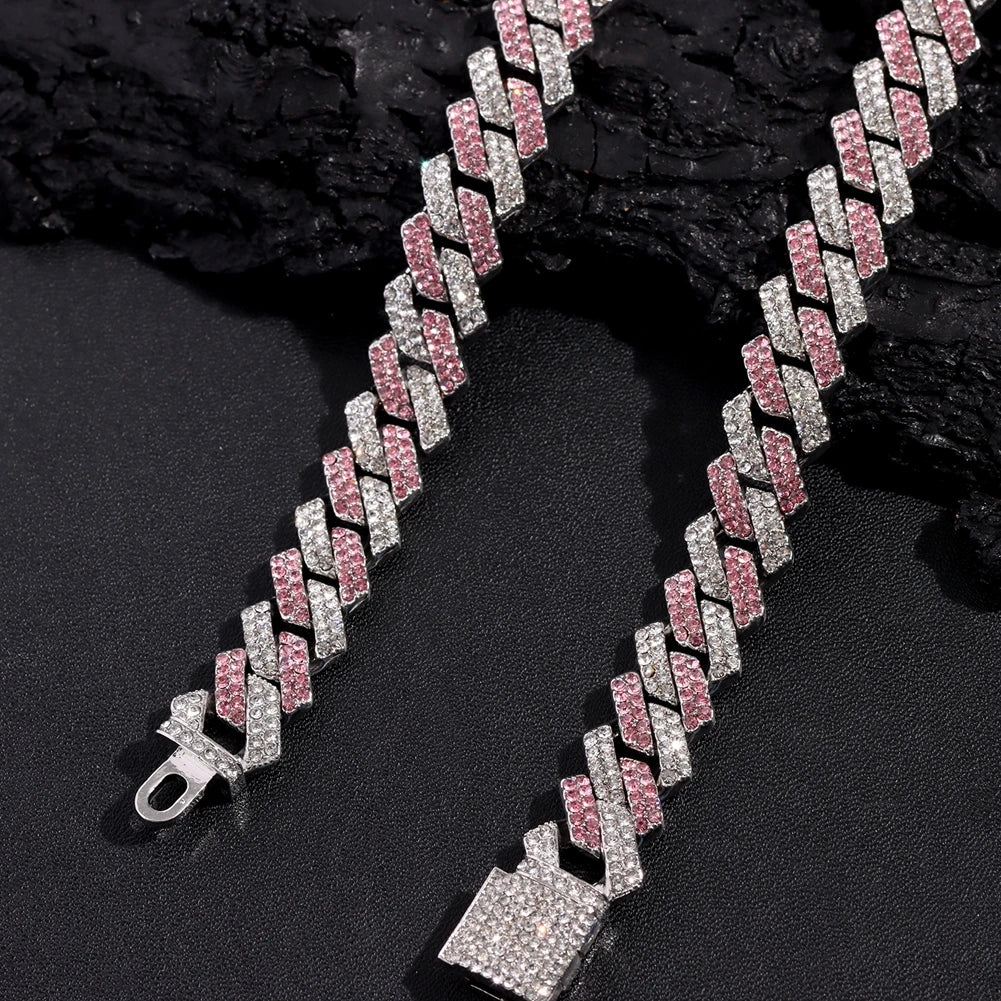 Corrente Cristal Rosa Cravejada e Monograma Modelo Miami Iced Glam