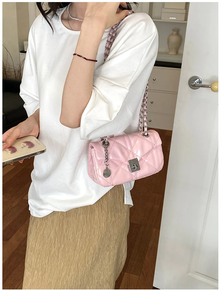 Bolsa Shoulder Cloud Trançada com Alça Argola