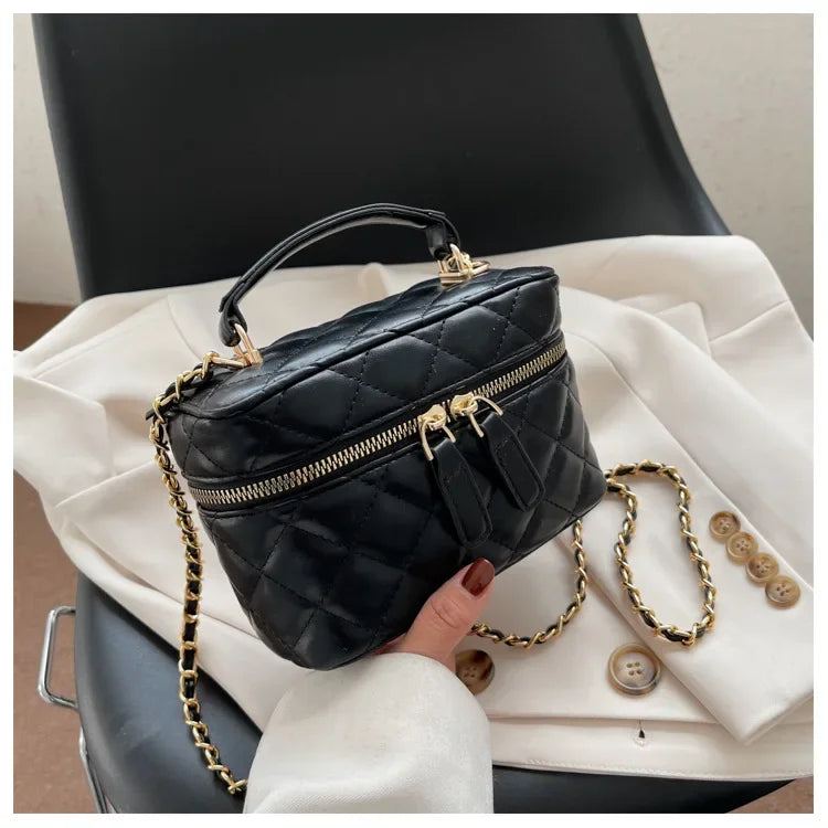 Mini Bolsa Box Matelassê com Corrente Dourada e Alça Superior