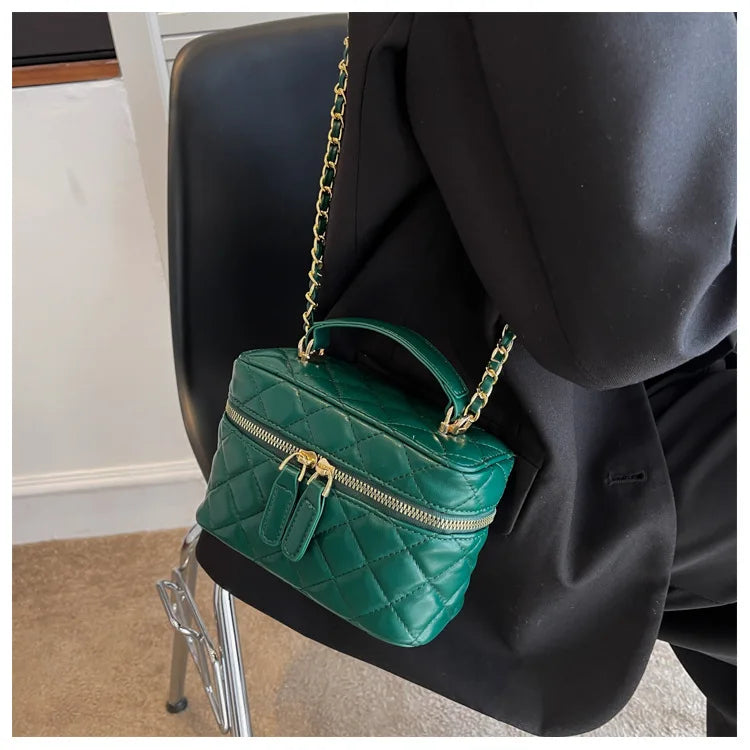 Mini Bolsa Box Matelassê com Corrente Dourada e Alça Superior