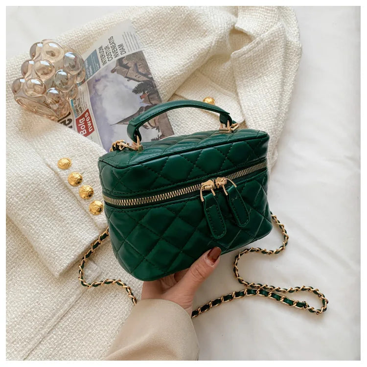 Mini Bolsa Box Matelassê com Corrente Dourada e Alça Superior