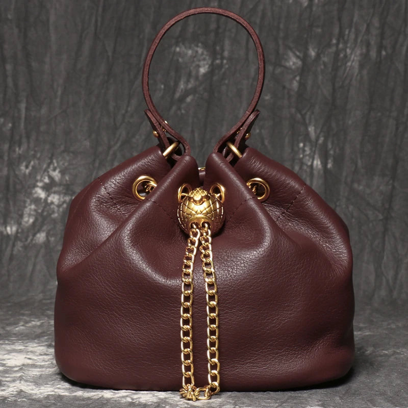 Bolsa Bucket em Couro Legítimo Corrente e Cordão