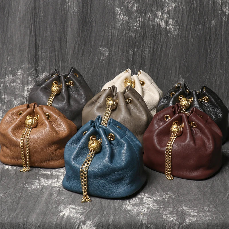 Bolsa Bucket em Couro Legítimo Corrente e Cordão
