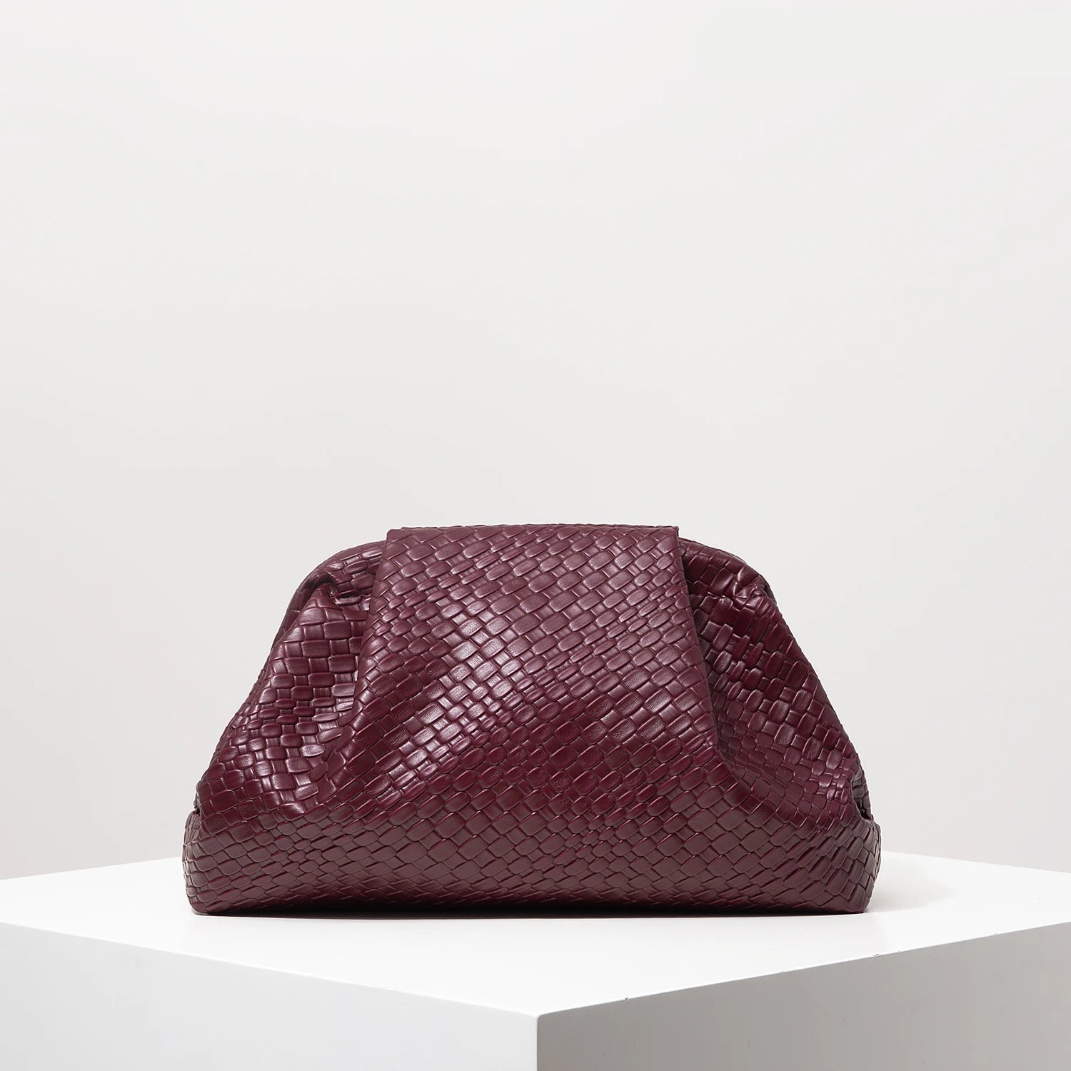 Bolsa Air Bag Clutch Texturizada Vinho