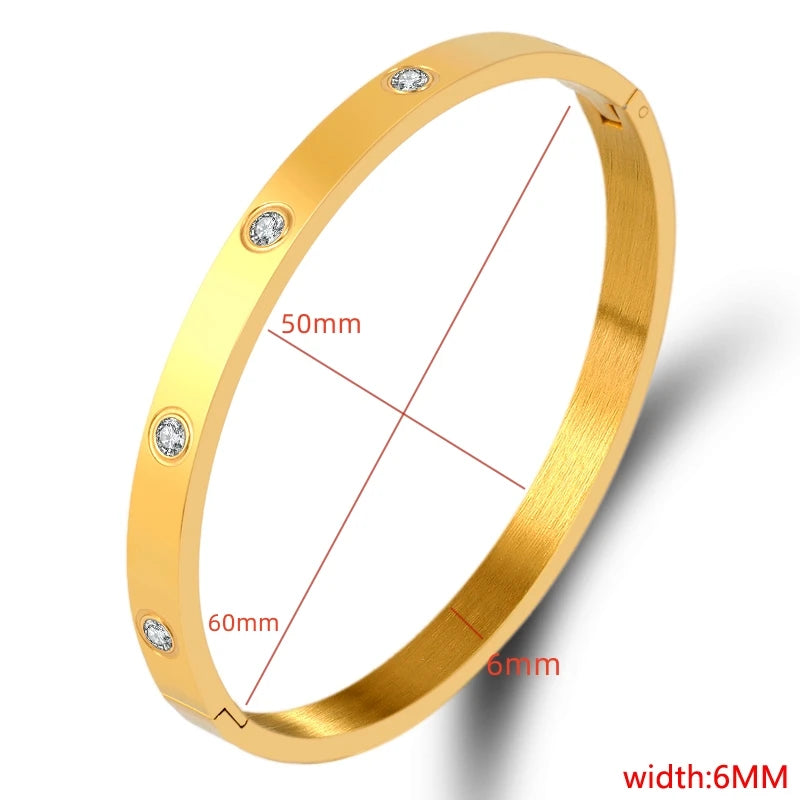 Pulseira com Letra Romana e Cristais em Aço Inoxidável