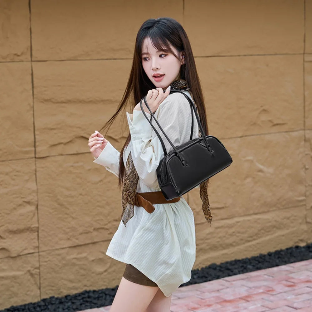 Bolsa Shoulder Baguette com Alças Duplas e Zíper