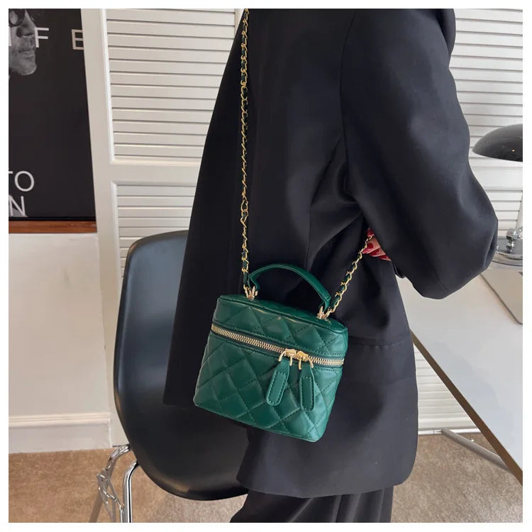 Mini Bolsa Box Matelassê com Corrente Dourada e Alça Superior