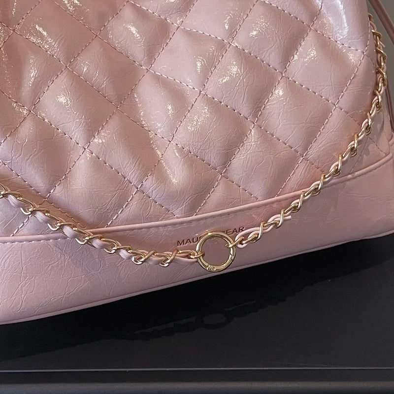 Bolsa Tote Grande Matelassê com Corrente Dourada