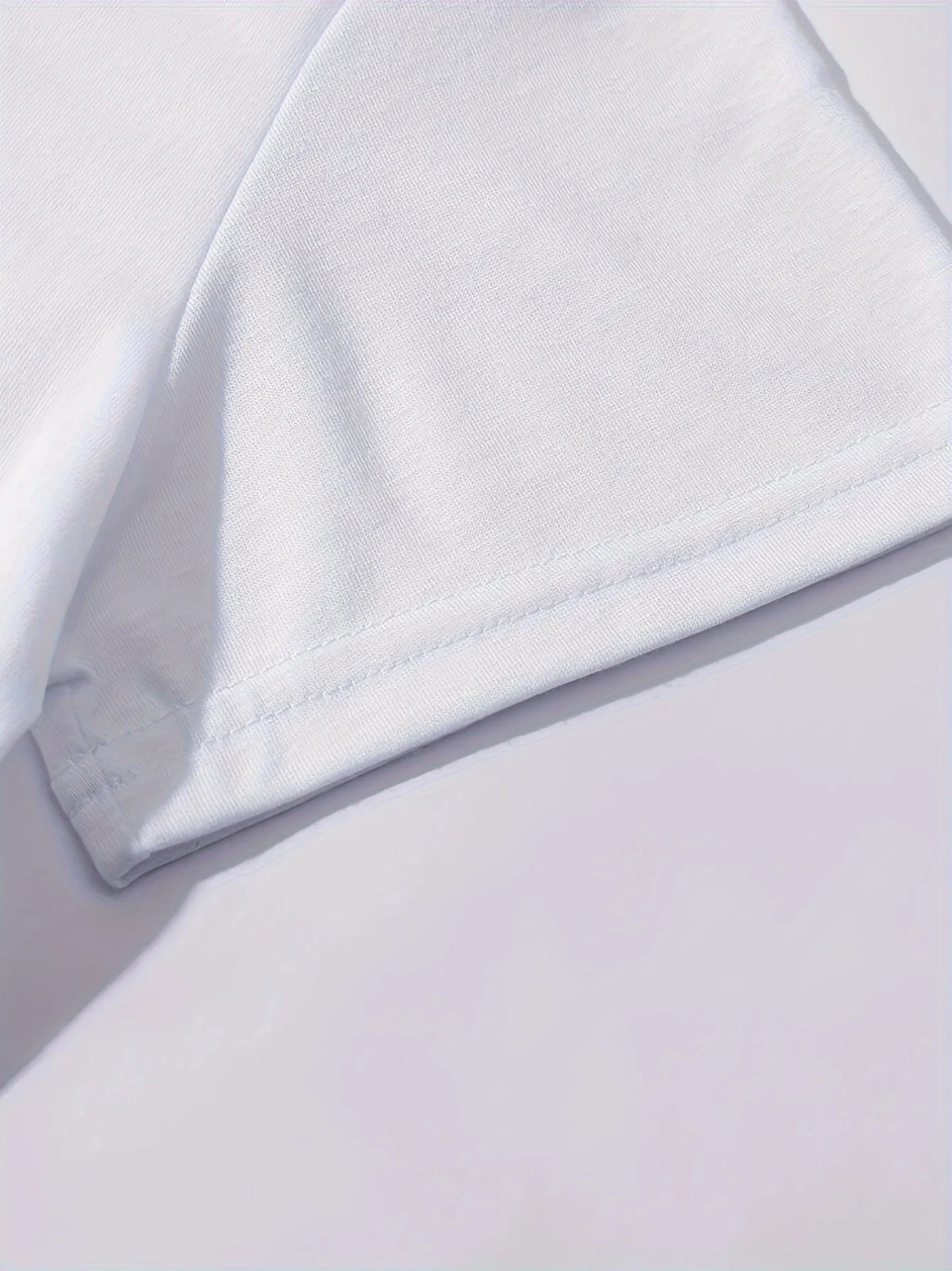 Camiseta Feminina com Estampa Parisiense