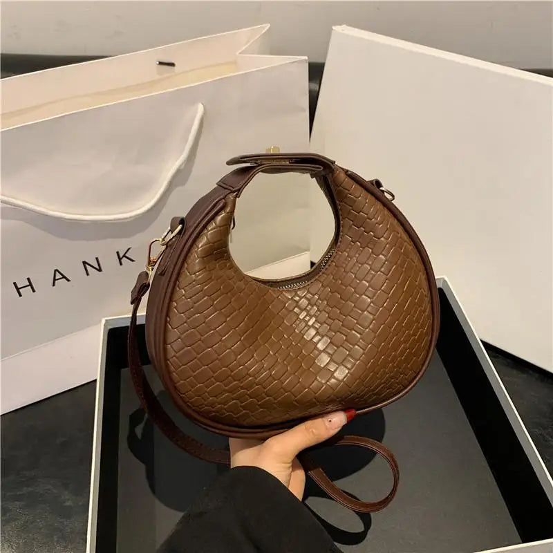 Bolsa Meia-Lua Air Bag Texturizada