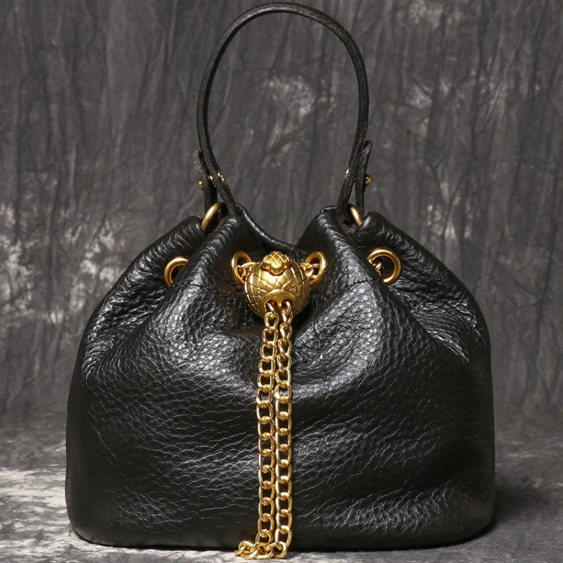 Bolsa Bucket em Couro Legítimo Corrente e Cordão
