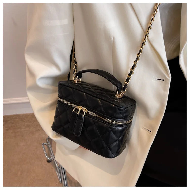 Mini Bolsa Box Matelassê com Corrente Dourada e Alça Superior