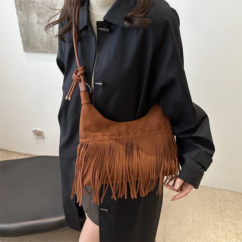 Bolsa Hobo Camurça com Franjas