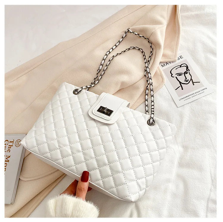 Bolsa Tote Matelassê Grande com Corrente Street Style
