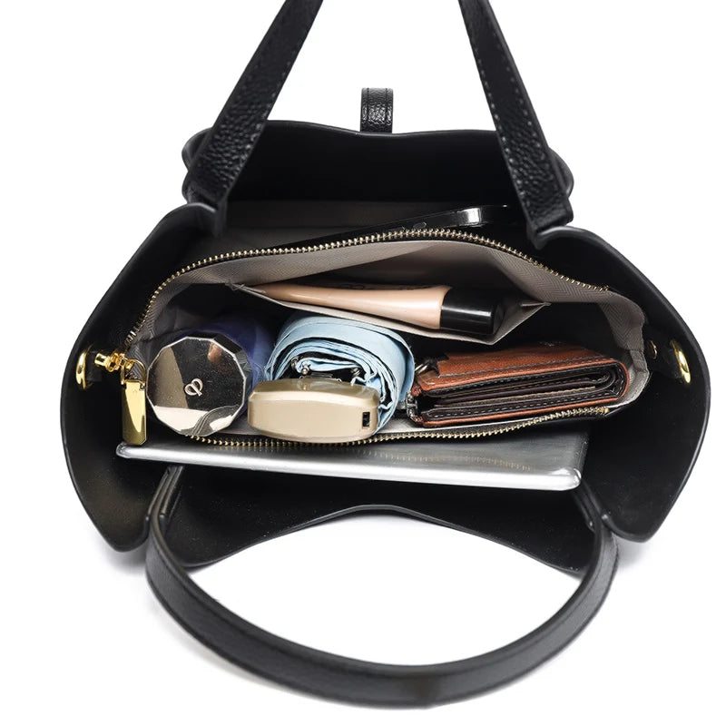 Bolsa Tote em Couro Legítimo Minimalista com Alça Ajustável