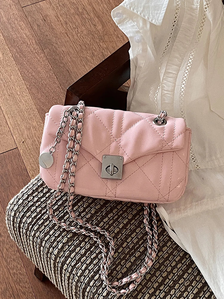 Bolsa Shoulder Cloud Trançada com Alça Argola