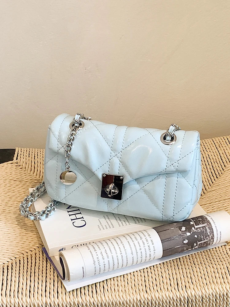 Bolsa Shoulder Cloud Trançada com Alça Argola
