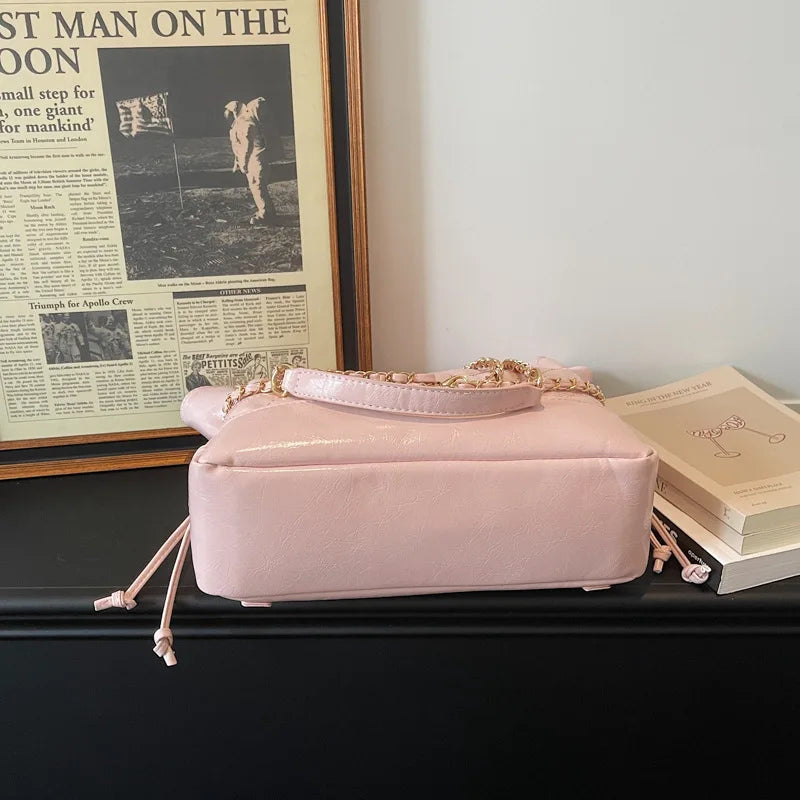 Bolsa Tote Grande Matelassê com Corrente Dourada