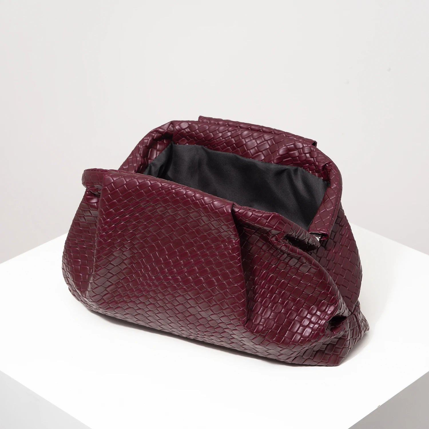 Bolsa Air Bag Clutch Texturizada Vinho