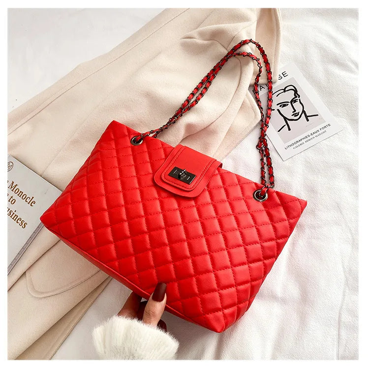 Bolsa Tote Matelassê Grande com Corrente Street Style