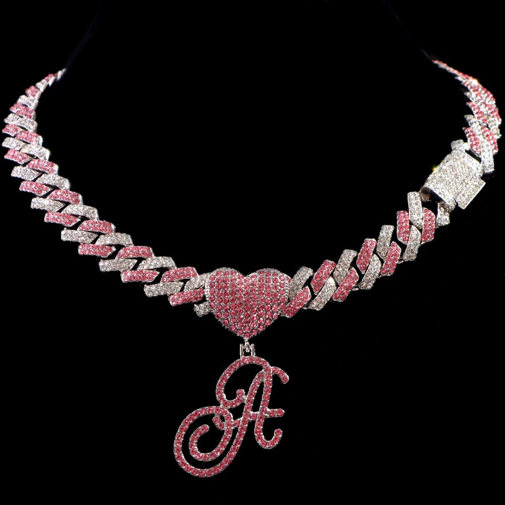 Corrente Cristal Rosa Cravejada e Monograma Modelo Miami Iced Glam