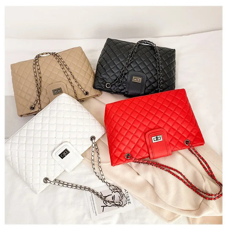 Bolsa Tote Matelassê Grande com Corrente Street Style
