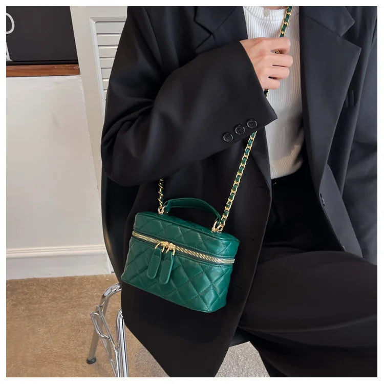 Mini Bolsa Box Matelassê com Corrente Dourada e Alça Superior
