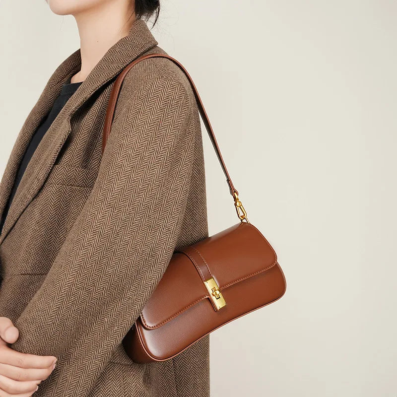 Bolsa Shoulder Couro Legítimo com Fecho Dourado Estilo Clássico