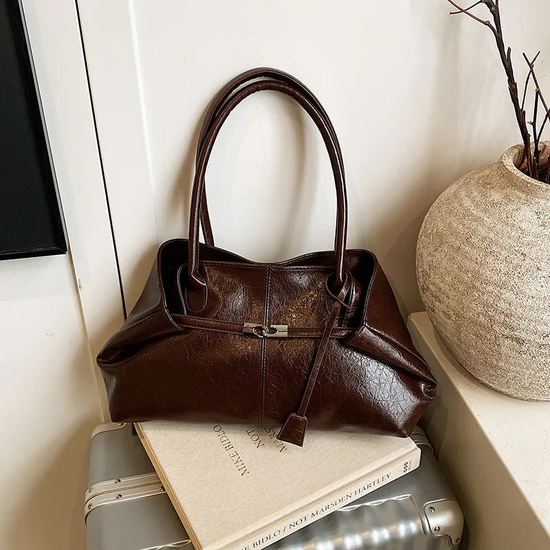Bolsa Tote Grande Soft com Fecho Dourado