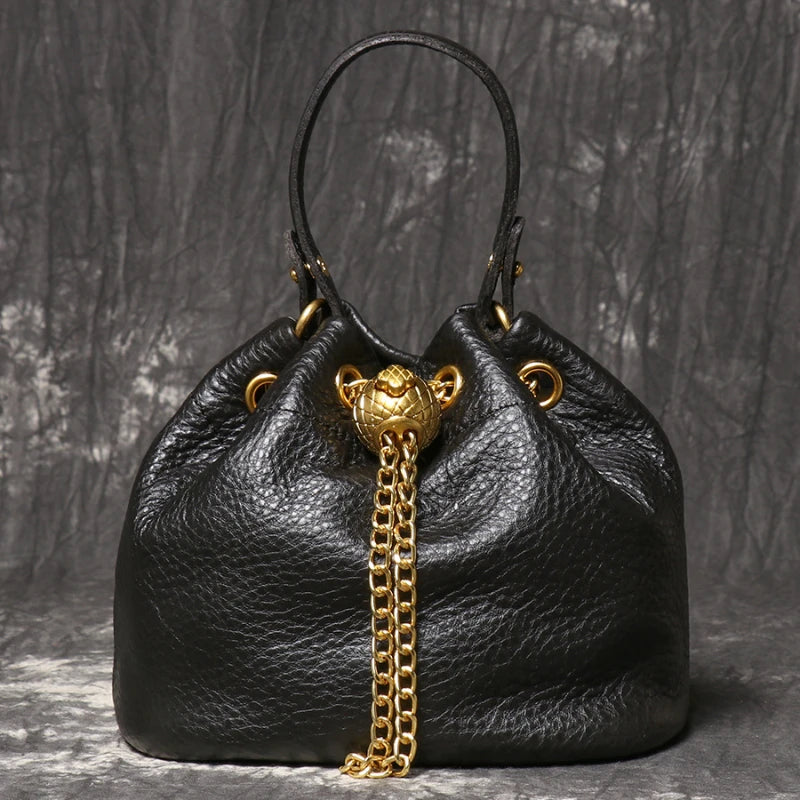 Bolsa Bucket em Couro Legítimo Corrente e Cordão
