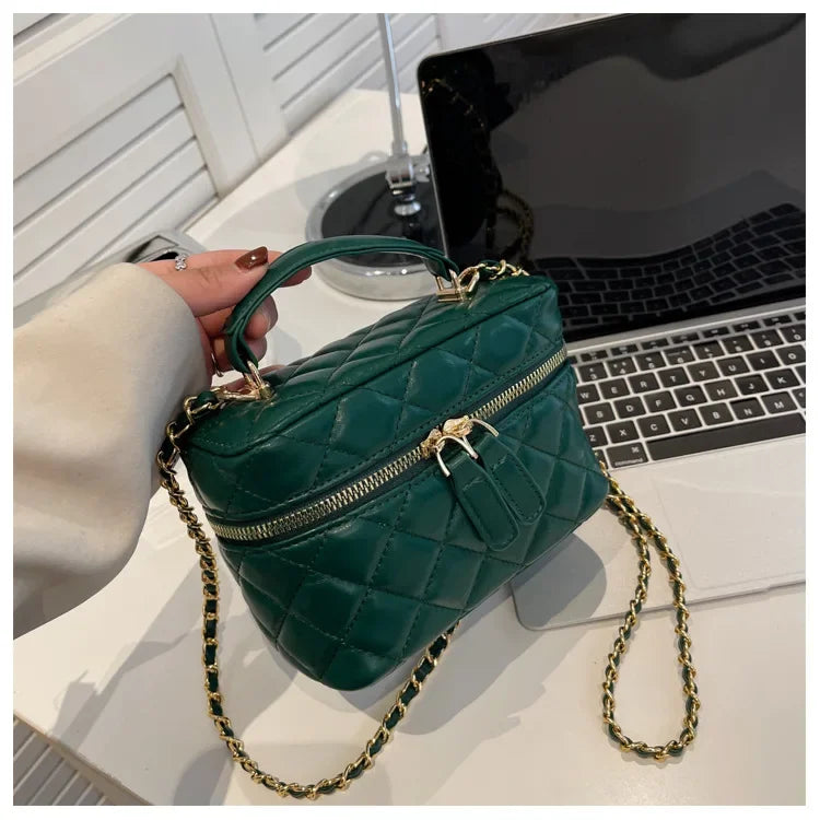 Mini Bolsa Box Matelassê com Corrente Dourada e Alça Superior