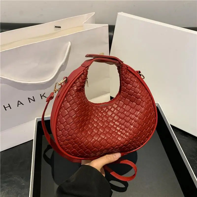 Bolsa Meia-Lua Air Bag Texturizada