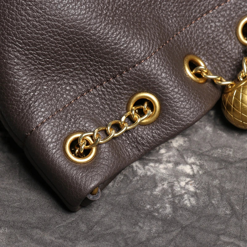 Bolsa Bucket em Couro Legítimo Corrente e Cordão