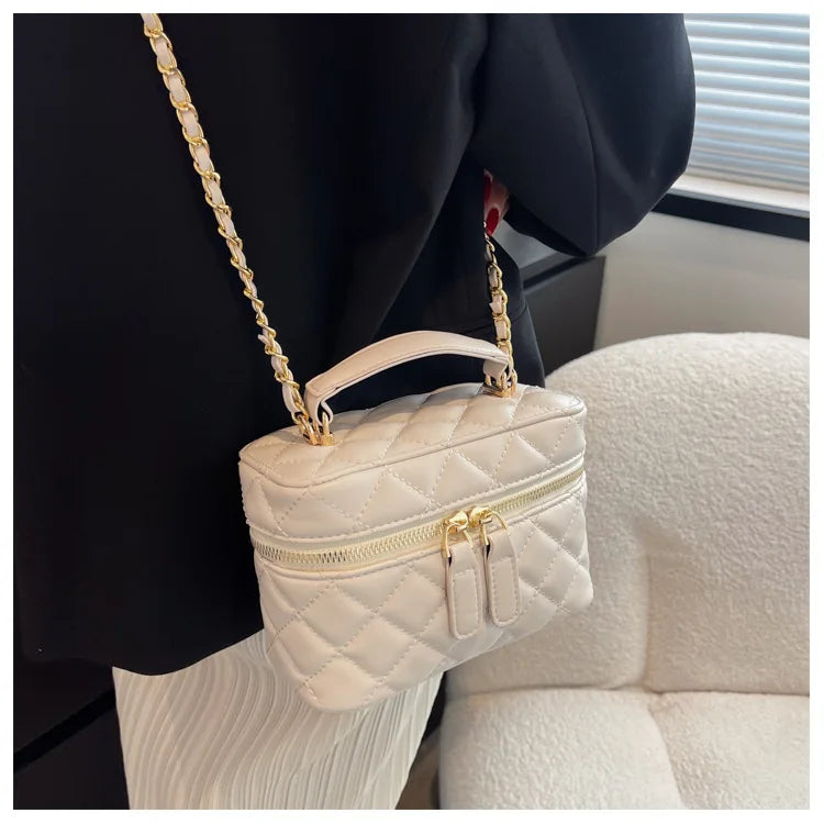 Mini Bolsa Box Matelassê com Corrente Dourada e Alça Superior