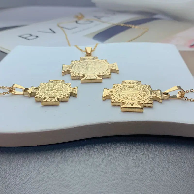 Colar Corrente e Pingente com Cruz e Medalha de São Bento em Aço Inoxidável