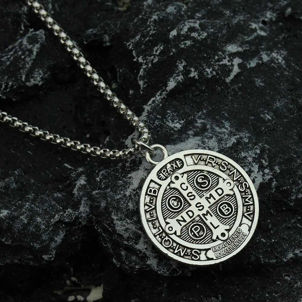Colar com Pingente de Medalhão de São Bento em Aço Inoxidável