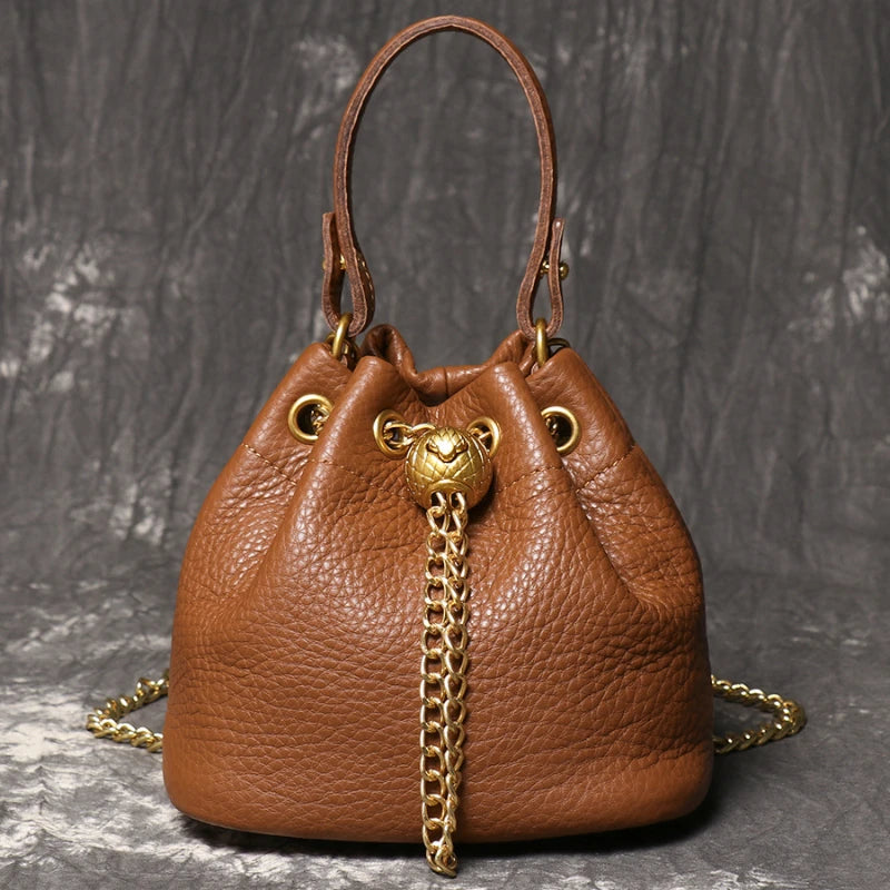 Bolsa Bucket em Couro Legítimo Corrente e Cordão