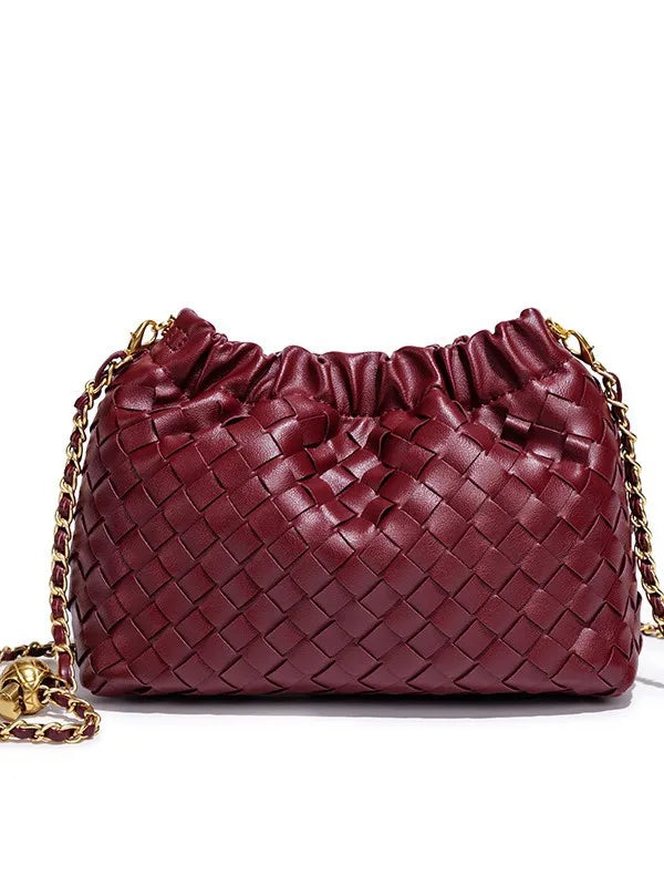Bolsa Cloud Feminina Trançada com Corrente Dourada