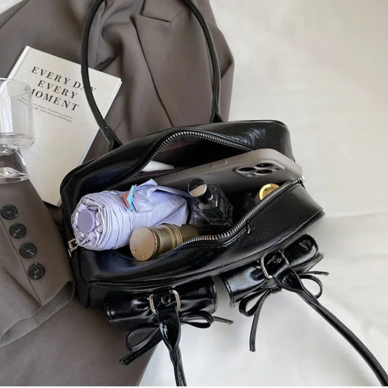 Bolsa Air Bag Vintage com Bolsos e Laços