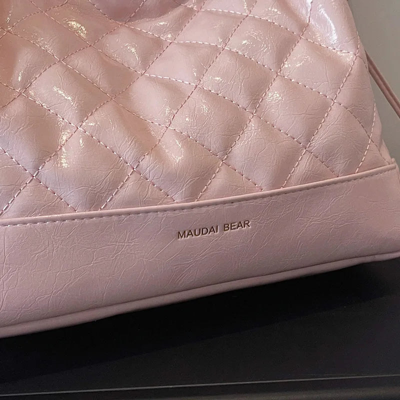 Bolsa Tote Grande Matelassê com Corrente Dourada
