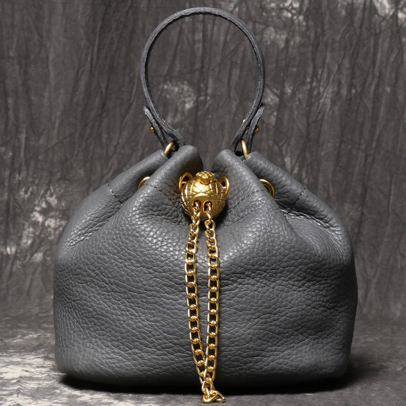 Bolsa Bucket em Couro Legítimo Corrente e Cordão