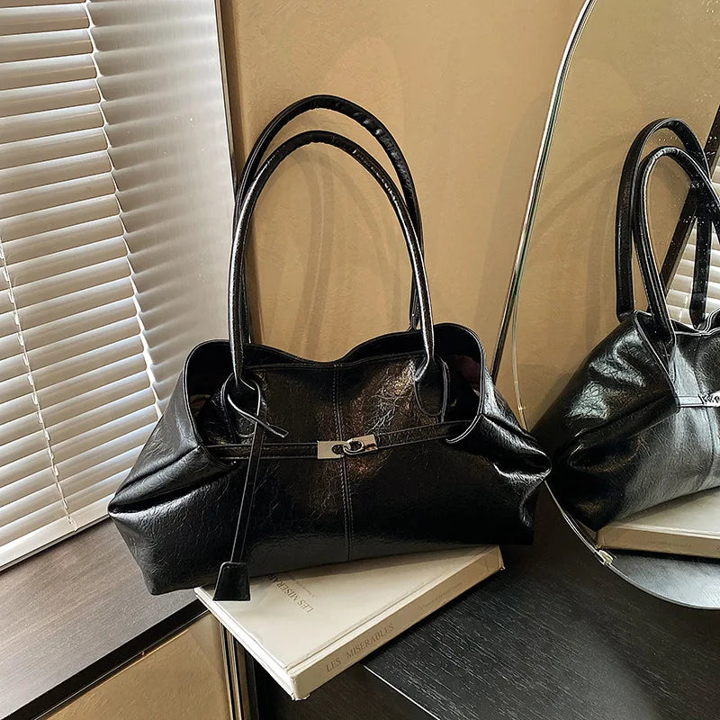 Bolsa Tote Grande Soft com Fecho Dourado