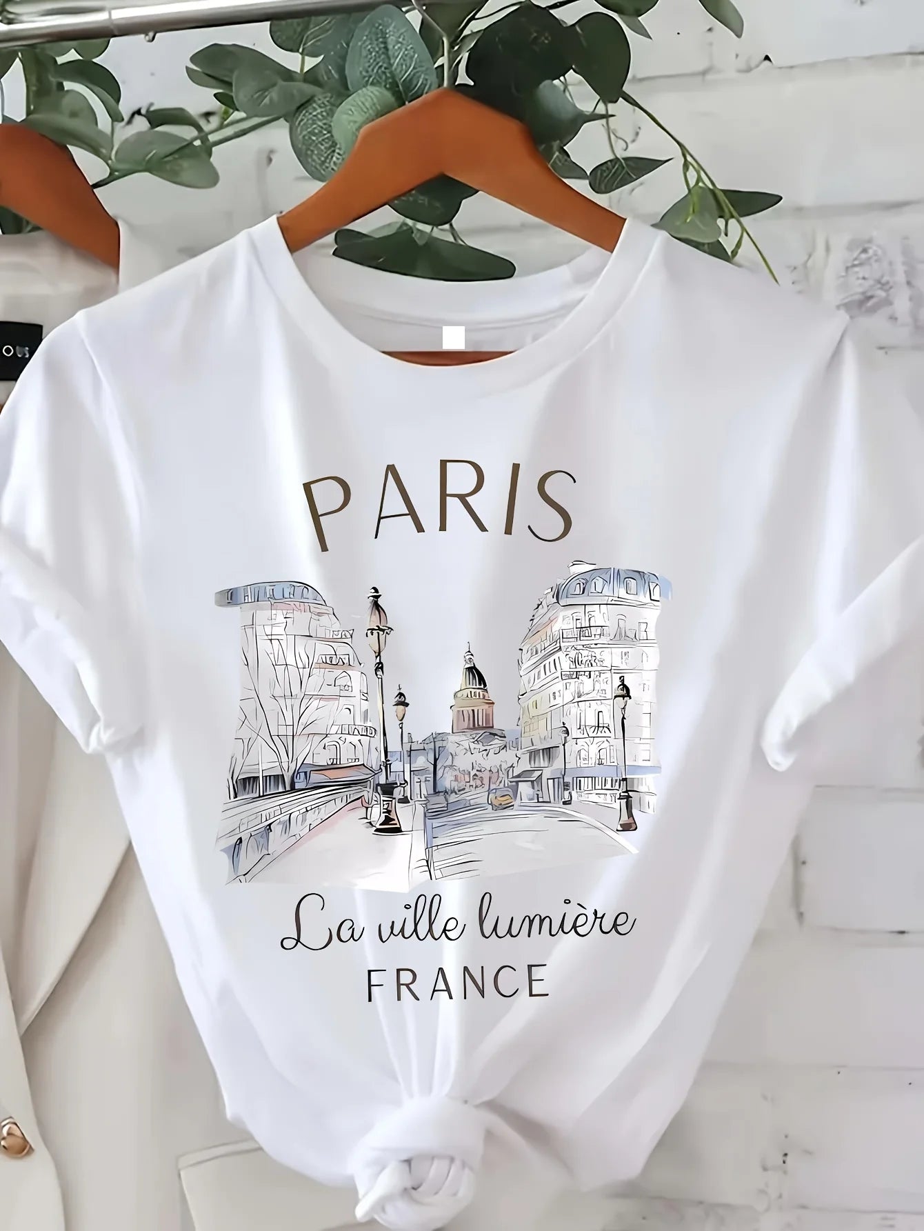 Camiseta Feminina com Estampa Parisiense
