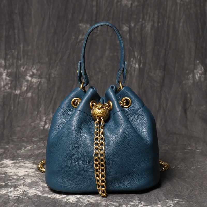 Bolsa Bucket em Couro Legítimo Corrente e Cordão